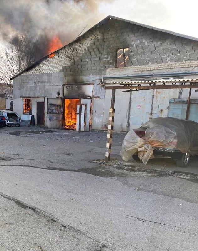 В Невинномысске ликвидируют крупный пожар на складе
Сскладское помещение загорелось на ул. Баумана. Огнем охвачено 150м2. По предварительной информации погибших и пострадавших нет | Сетка — социальная сеть от hh.ru
