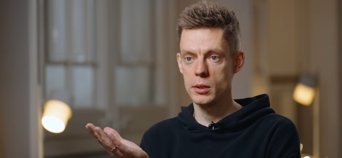 Свой день я начал в 10 утра
проснулся по будильнику и выключив его начал листать ленту телефона.
Увидел что вышел новый выпуск дудя которого я уже не смотрю пол года но этот выпуск решил посмотреть | Сетка — социальная сеть от hh.ru