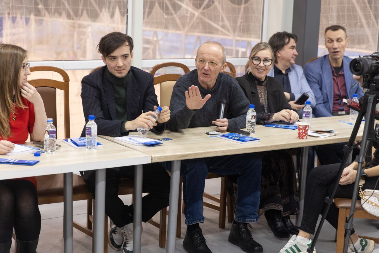 🧐 Я решил оставить только людей, которых мне интересно держать в курсе проходящих событий.
🧐Вы так или иначе помогли мне на моем пути и я вам обязан | Сетка — социальная сеть от hh.ru