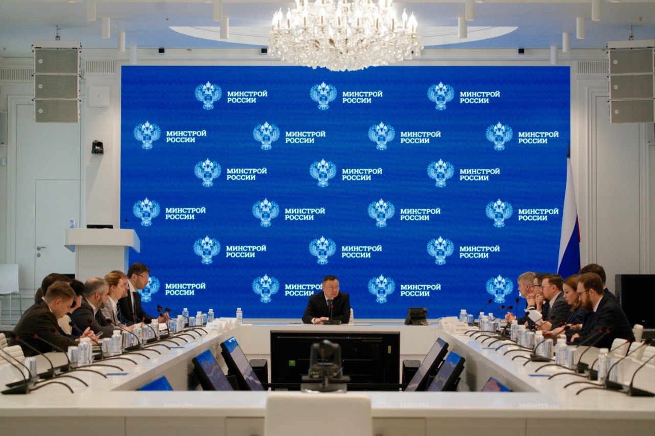 Глава Минстроя России Ирек Файзуллин провел совещание по вопросу совершенствования законодательства для обеспечения подготовки мастер-планов
В ходе совещания рассмотрели законопроект, определяющий пон... | Сетка — социальная сеть от hh.ru