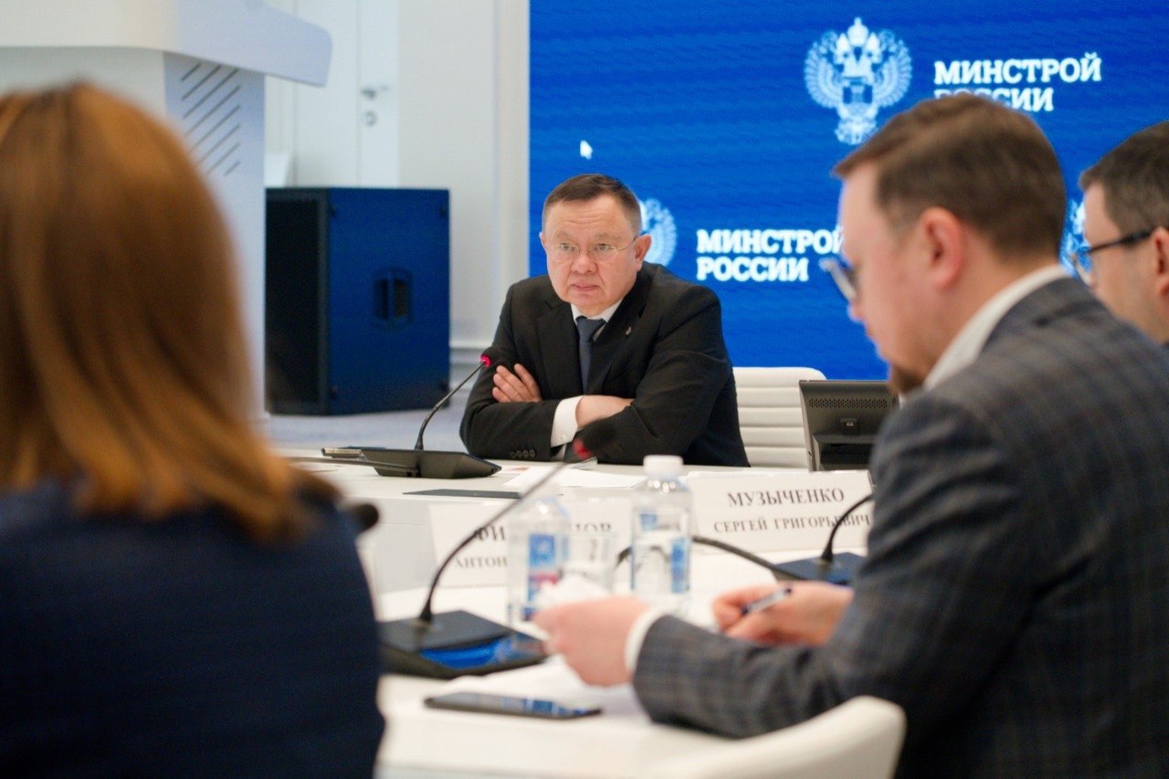Глава Минстроя России Ирек Файзуллин провел совещание по вопросу совершенствования законодательства для обеспечения подготовки мастер-планов
В ходе совещания рассмотрели законопроект, определяющий пон... | Сетка — социальная сеть от hh.ru