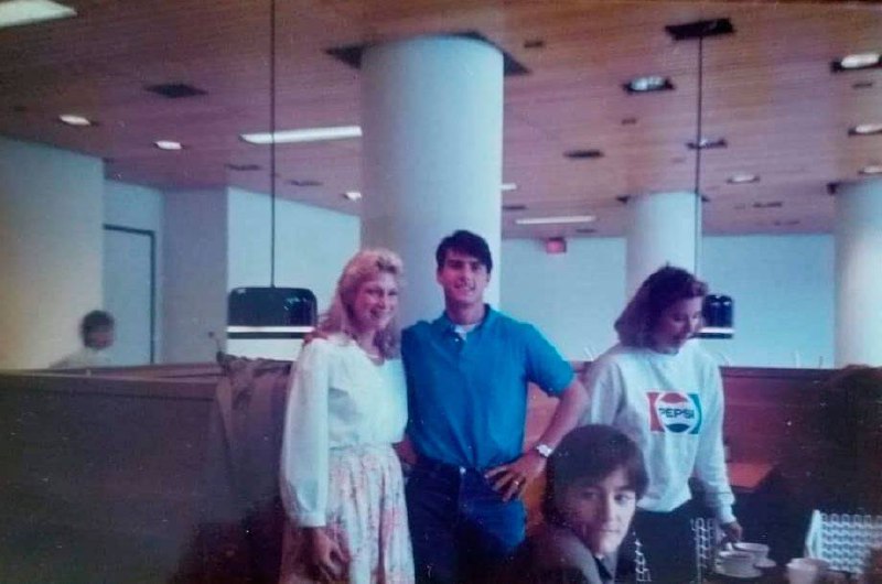 Том Круз в Москве
В мае 1988 года Том Круз, посетил СССР вместе со своей супругой (на тот момент) Мими Роджерс | Сетка — социальная сеть от hh.ru