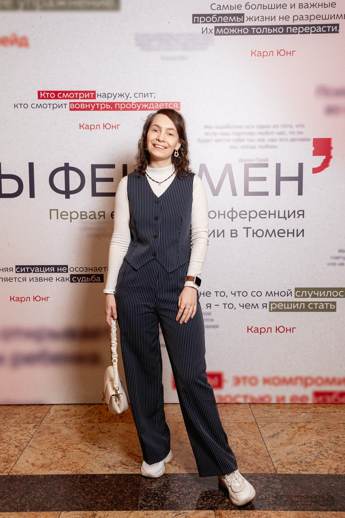 Недавно задала вопрос про отличие UX/UI дизайнера от Продуктового дизайнера.
Конечно, были комментарии о том, что все эти разделения - просто новый тренд | Сетка — социальная сеть от hh.ru