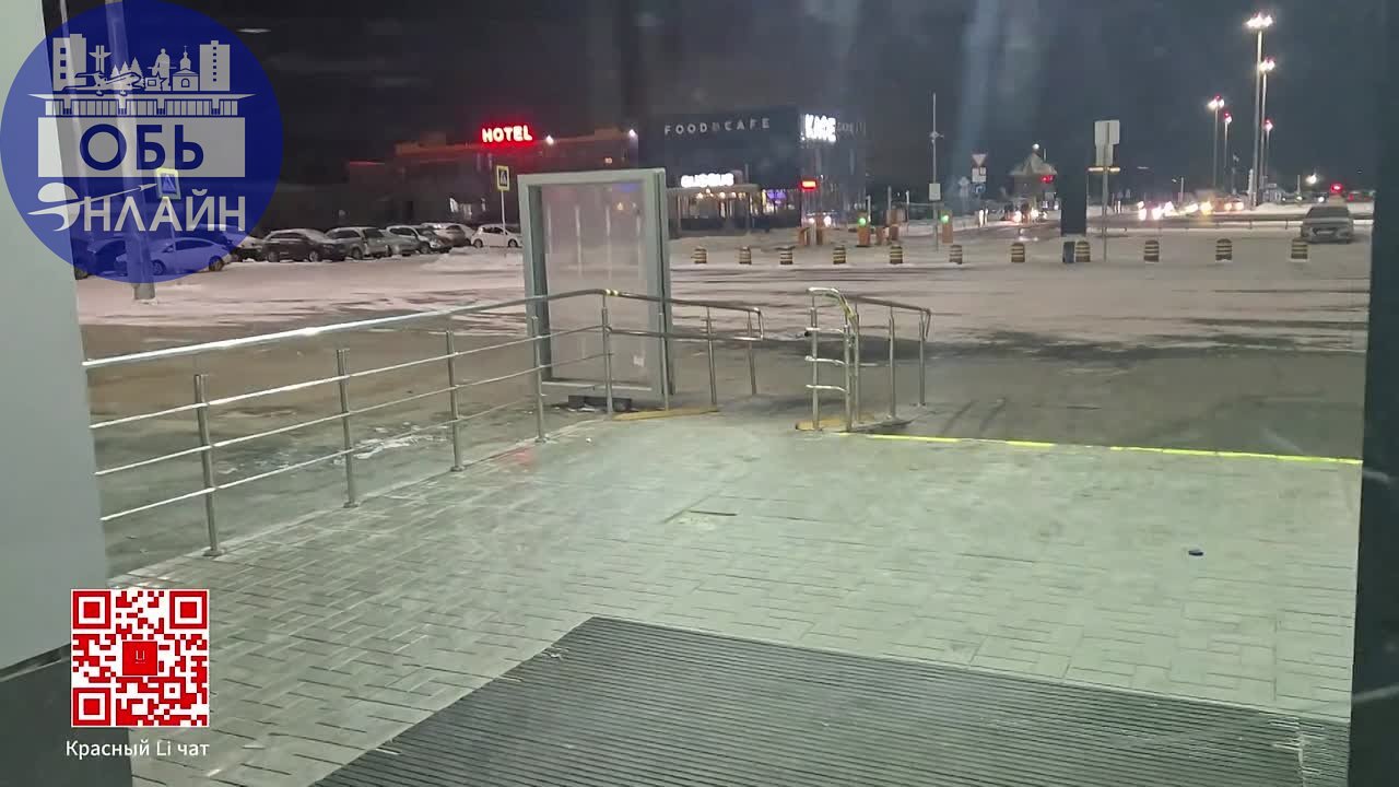 ↗ Умный автомобиль блогера снял как его забрасывают снегом
Видеорегистратор ведёт съёмку не только во время движения, а постоянно, даже если двигатель не работает, что позволяет запечатлеть, что проис... | Сетка — социальная сеть от hh.ru