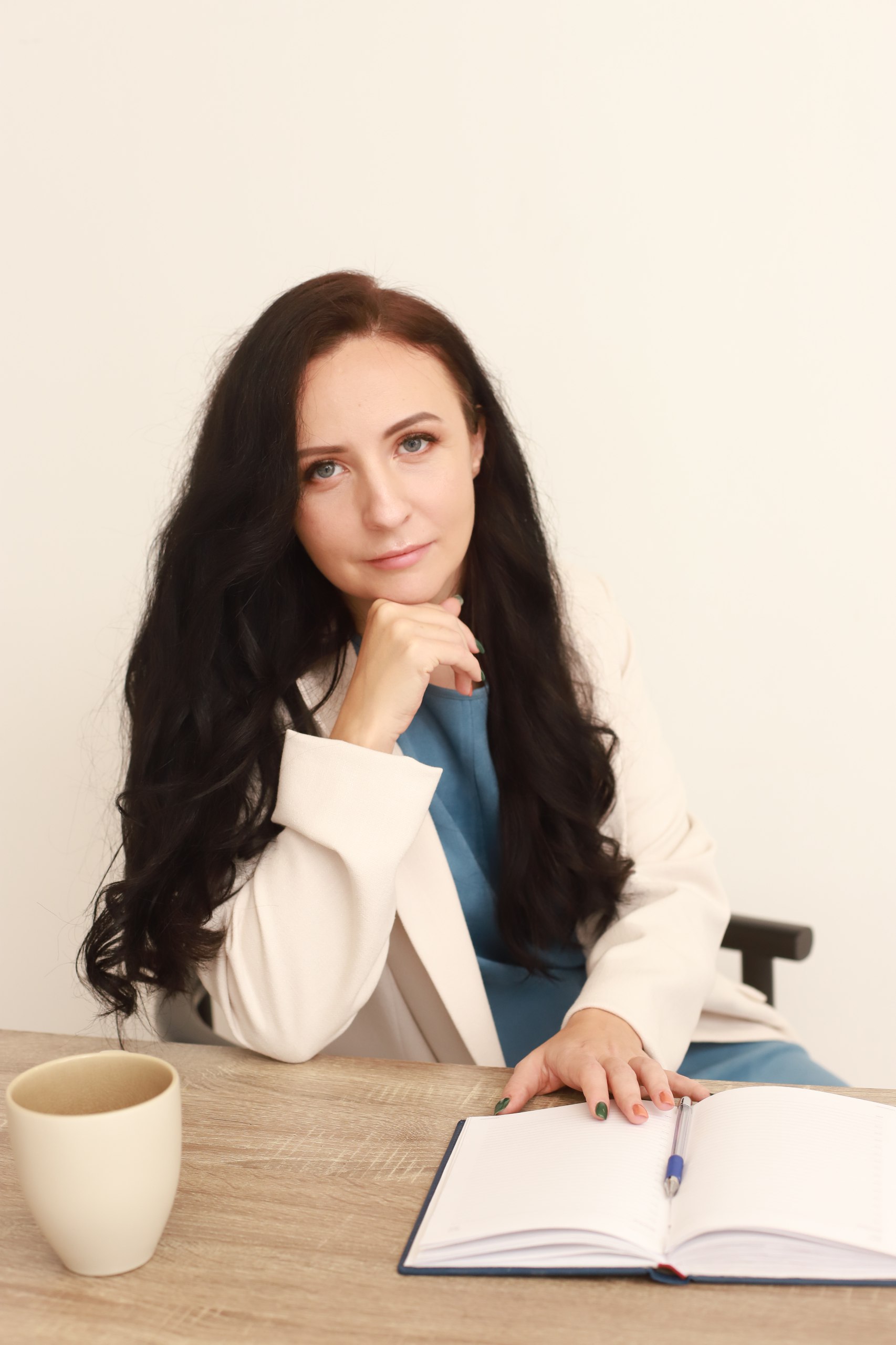 Дизайнер Вера Долинина создала пространство для семейной пары с очень разными характерами: она — организатор вечеринок, он — врач | Сетка — социальная сеть от hh.ru