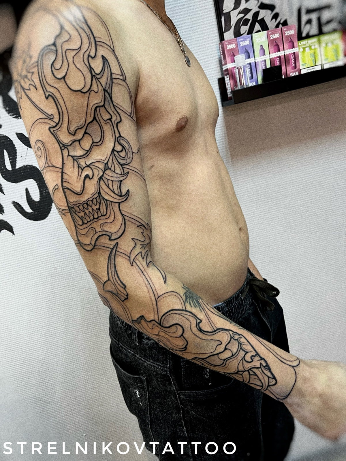 https://vk.com/strelnikovtattoo
Один сеанс 5 часов и контур рукава готов 🤤 | Сетка — социальная сеть от hh.ru