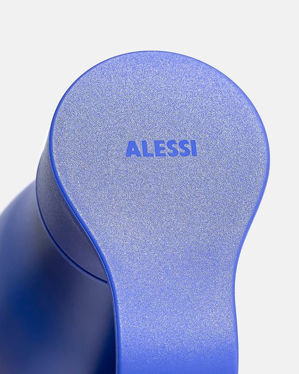Away
Термос.
@ Alessandro Stabile для Alessi
#packaging #formfactor | Сетка — социальная сеть от hh.ru