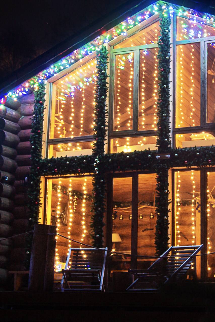 Люди 
Несмотря на то, что мы живем за городом, иногда едем в другие дома, хихи. Это не только смена обстановки, но и новые люди, новые разговоры, новый опыт | Сетка — социальная сеть от hh.ru