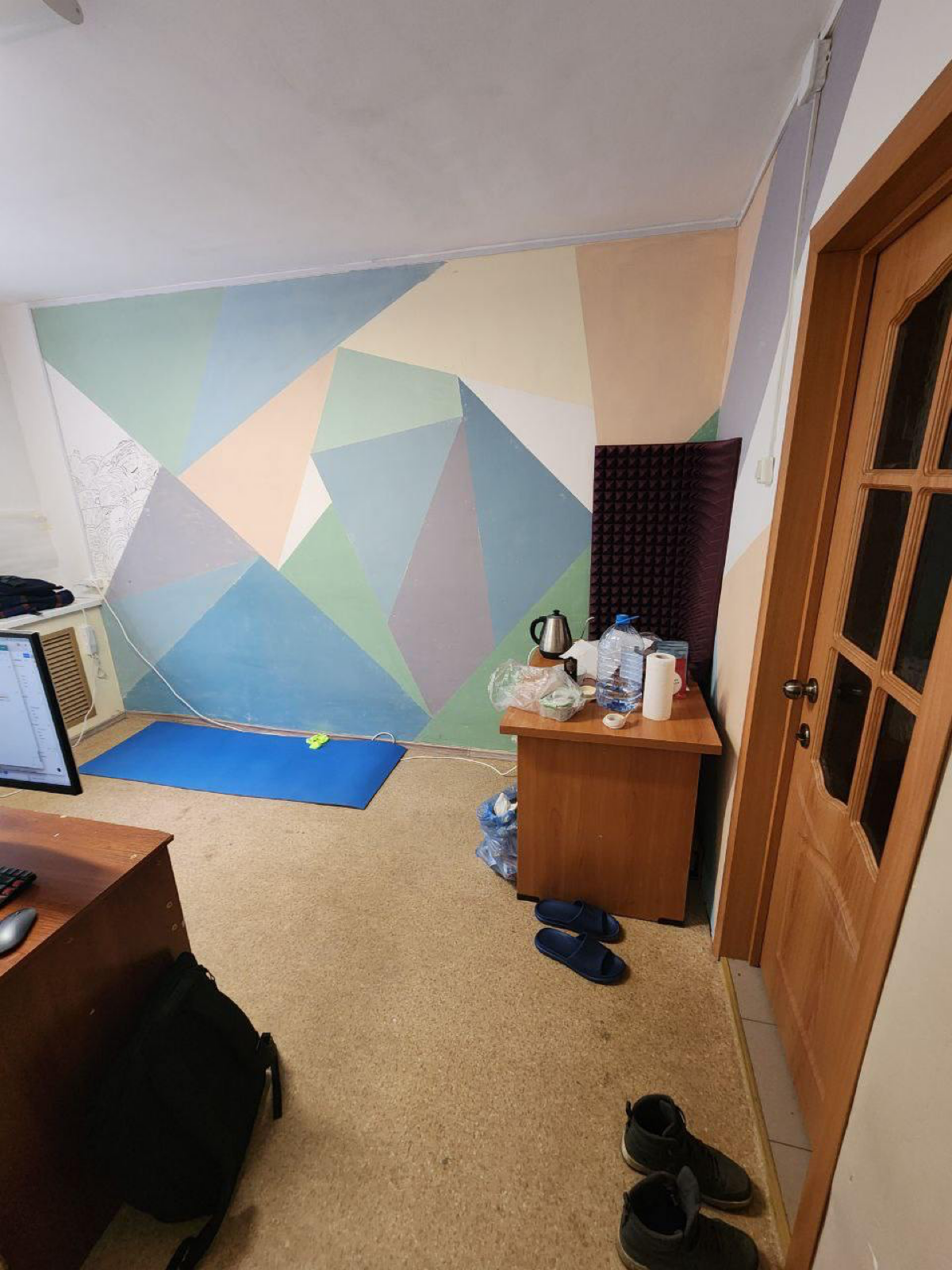 #Студия
Мы сняли офис:)🚀🚀🚀
Наш адрес:
г. Владимир, улица Студёная Гора, 5В - заходите в гости:)
Пока что это лютый андеграунд, даже стыдно показывать.. | Сетка — социальная сеть от hh.ru