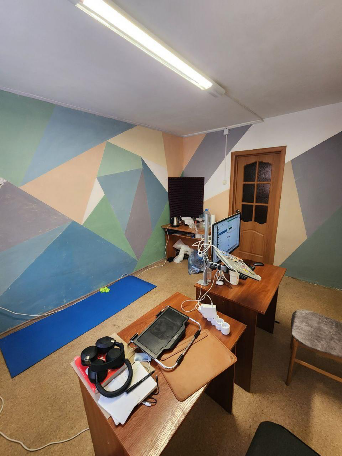 #Студия
Мы сняли офис:)🚀🚀🚀
Наш адрес:
г. Владимир, улица Студёная Гора, 5В - заходите в гости:)
Пока что это лютый андеграунд, даже стыдно показывать.. | Сетка — социальная сеть от hh.ru