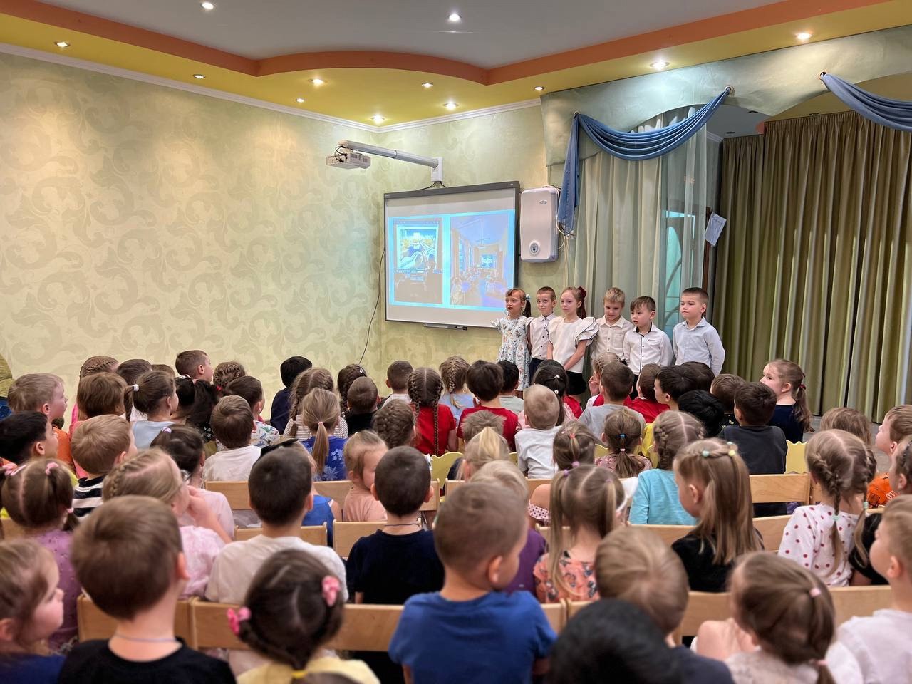 💪Растет смена
🎓 В корпусах 1532 и 1533 прошли защиты научных проектов, и это было невероятно интересно! Дошкольники представили множество увлекательных и познавательных работ, которые затрагивают важн... | Сетка — социальная сеть от hh.ru
