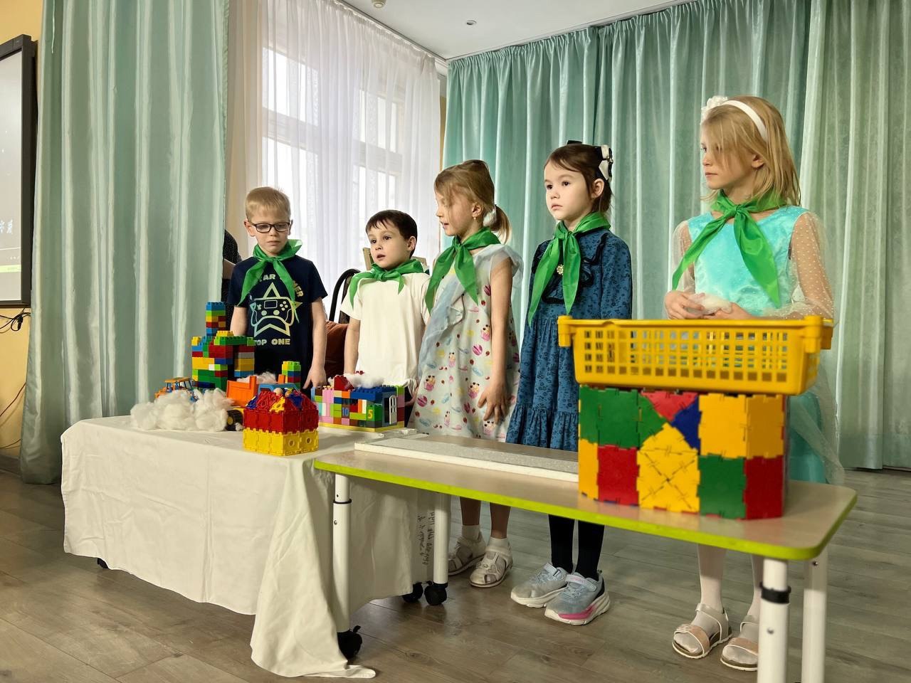 💪Растет смена
🎓 В корпусах 1532 и 1533 прошли защиты научных проектов, и это было невероятно интересно! Дошкольники представили множество увлекательных и познавательных работ, которые затрагивают важн... | Сетка — социальная сеть от hh.ru