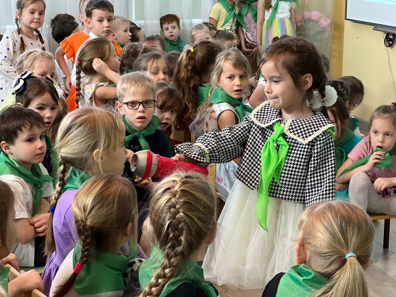 💪Растет смена
🎓 В корпусах 1532 и 1533 прошли защиты научных проектов, и это было невероятно интересно! Дошкольники представили множество увлекательных и познавательных работ, которые затрагивают важн... | Сетка — социальная сеть от hh.ru