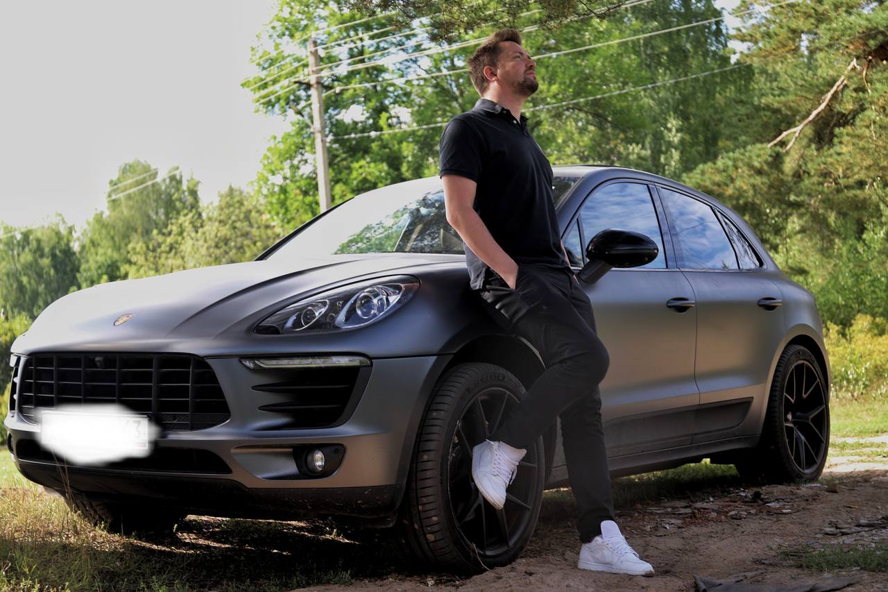 Ставлю все на зиро: обменял Porsche на блог
Я любил эту машину. Матовый серо-стальной цвет. Желтые тормозные колодки. Прохожие порой фотографировались с этой тачкой | Сетка — социальная сеть от hh.ru