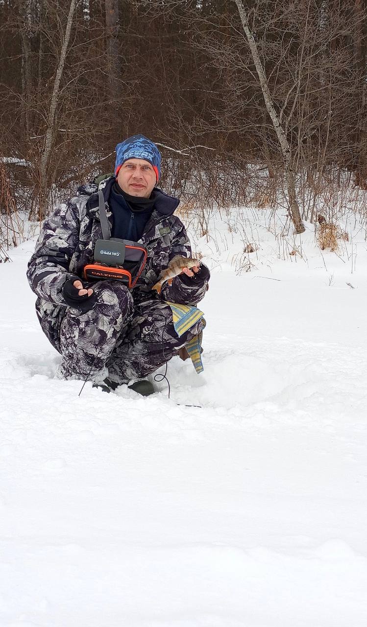 Давненько я не ходил за окунем. Дал себе слабину. А тут — решился наверстать.
Ловил на блесну, работала в основном марапедка 40 мм в серебре, окунь всё так же неактивный. Но свою рыбу я нашёл | Сетка — социальная сеть от hh.ru
