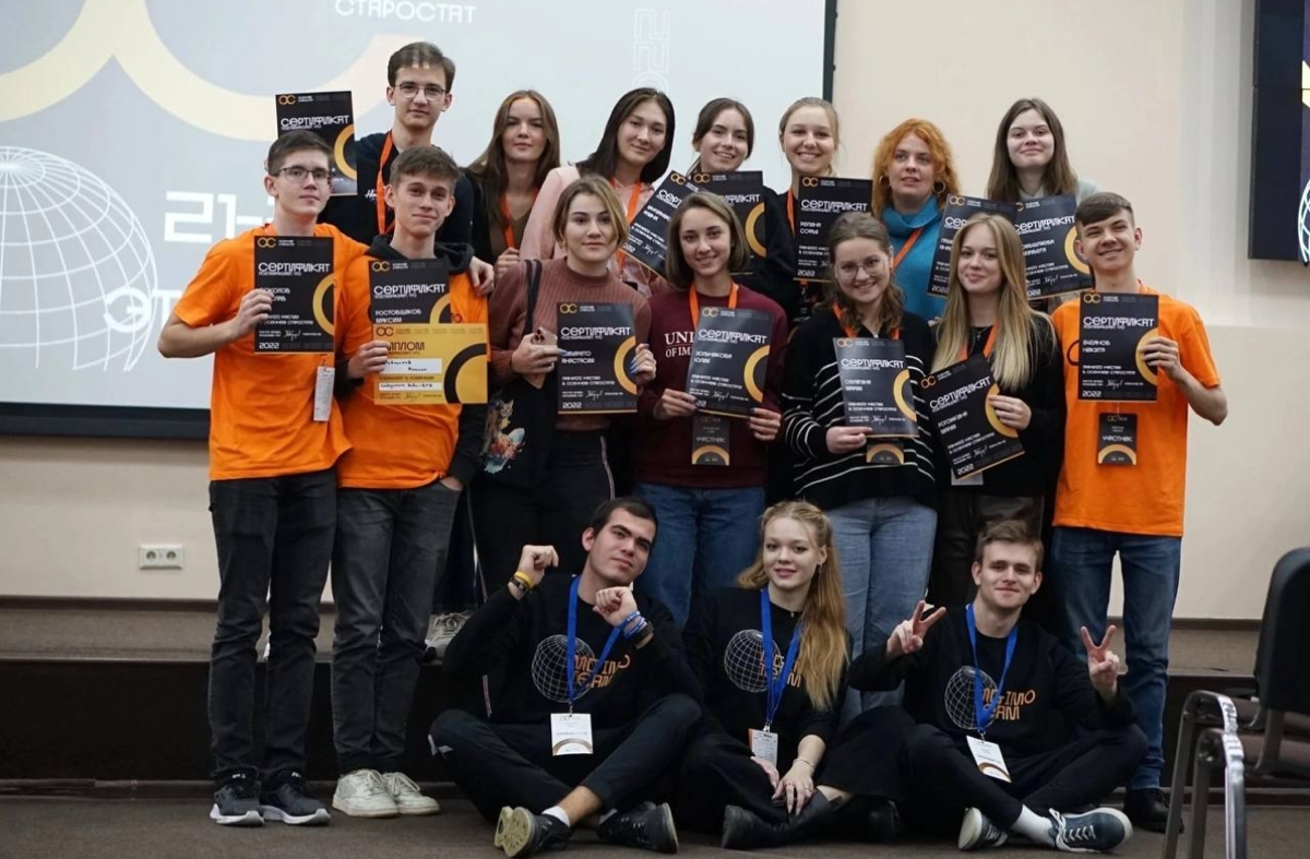 👋Привет, Сетка! Расскажу немного о себе. Я фрилансер, графический дизайнер и немного сайтодел. Мне 23 года.
На протяжении нескольких лет я работаю как самозанятый с юр лицами и физ лицами | Сетка — социальная сеть от hh.ru