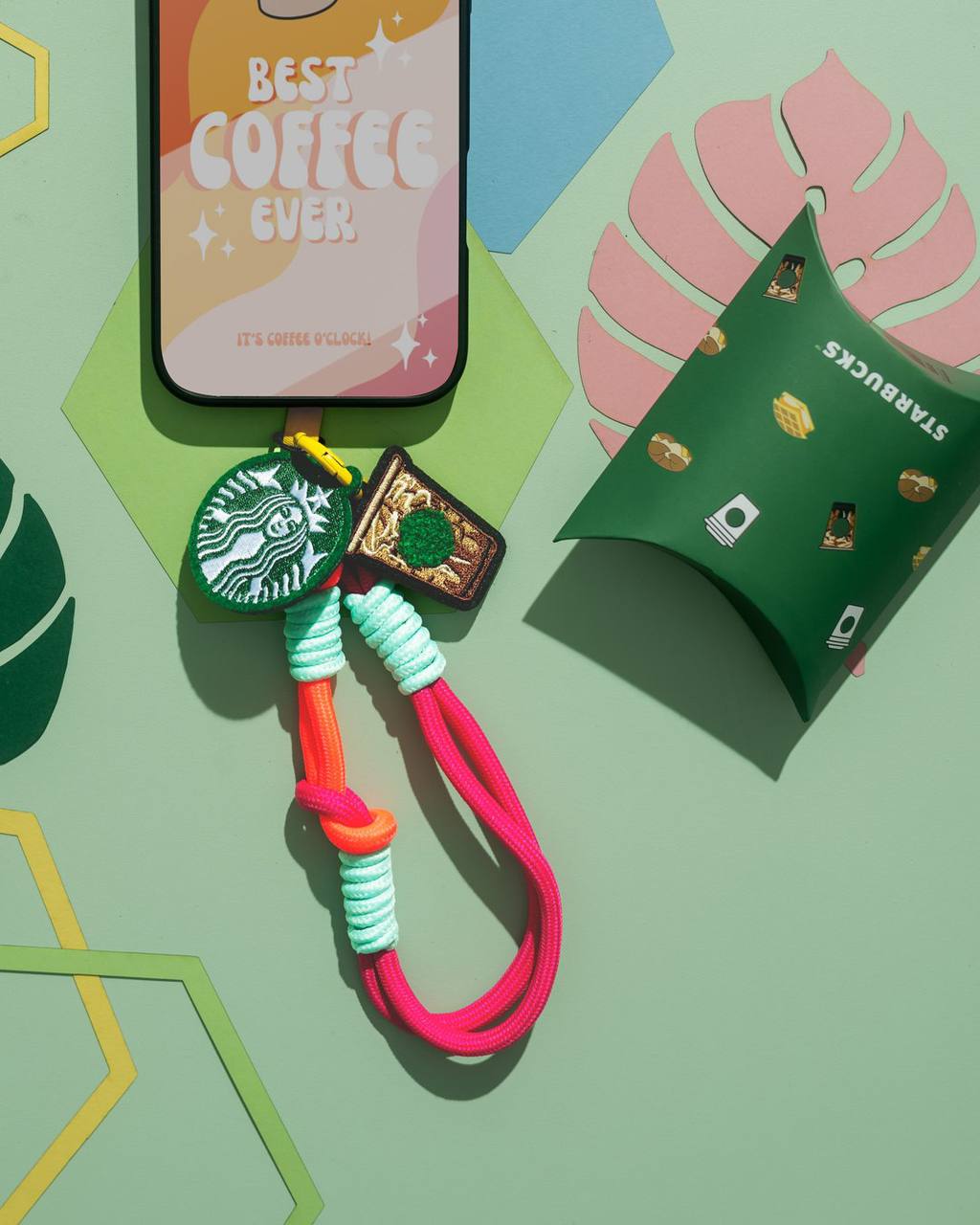Прикол, в сингапурском Starbucks можно вслепую купить мини-бокс с подвеской для телефона или с обвесом на сумку — как вам захочется носить. Стоит бокс 9 | Сетка — социальная сеть от hh.ru
