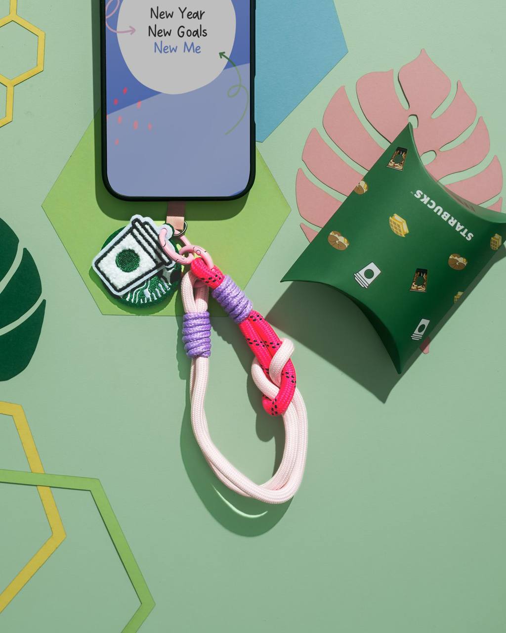 Прикол, в сингапурском Starbucks можно вслепую купить мини-бокс с подвеской для телефона или с обвесом на сумку — как вам захочется носить. Стоит бокс 9 | Сетка — социальная сеть от hh.ru