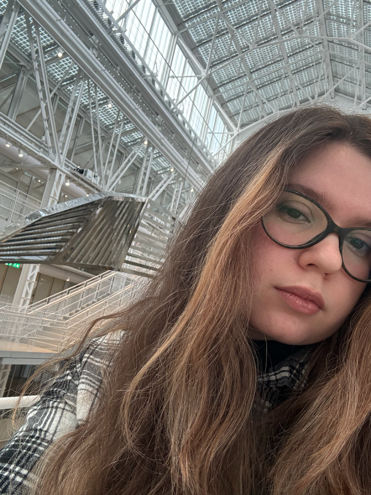 🌟 Привет, друзья!
Меня зовут Ева, мне 25 лет, и я из Москвы. 🎨 Я графический дизайнер с опытом работы на фрилансе, в типографии и офисе | Сетка — социальная сеть от hh.ru