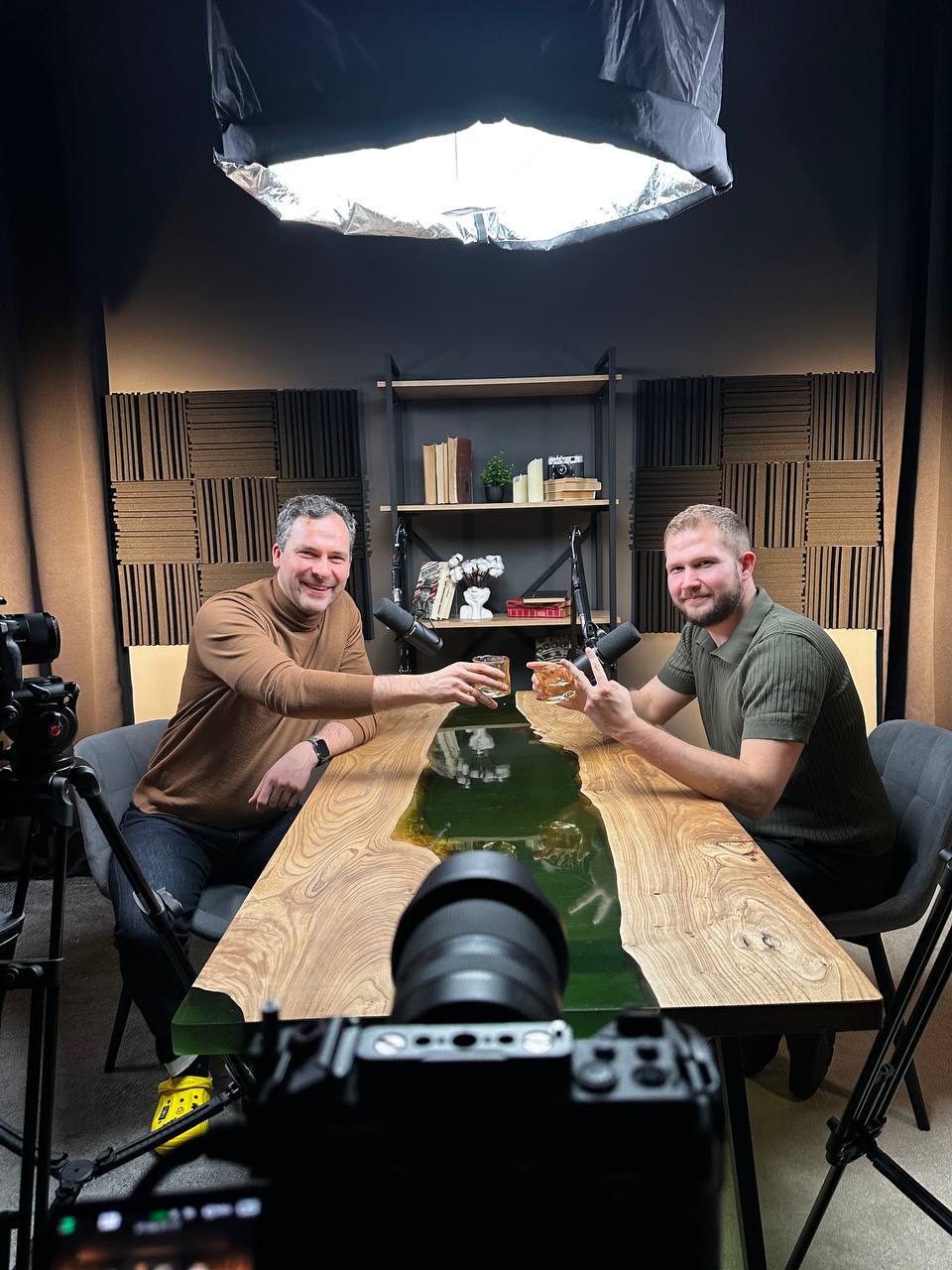 Технологический привет! 👋 Сегодня в нашем подкасте DV Business прошли съемки с новым и очень интересным гостем! 🎙️
#ТехнологическоеВключение
Валентин Микляев - серийный технологический предприниматель... | Сетка — социальная сеть от hh.ru