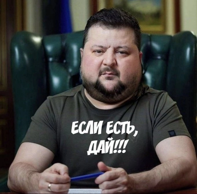 Я веб разработчик.
Делал проекты для ВК, ВШЭ.
В портофолио проекты написанные на React, Nextjs, Typescript.
Знаю vue.
Английский C2.
Коммерческий опыт 3+ лет.
Учусь в ИТМО на 4 курсе | Сетка — социальная сеть от hh.ru