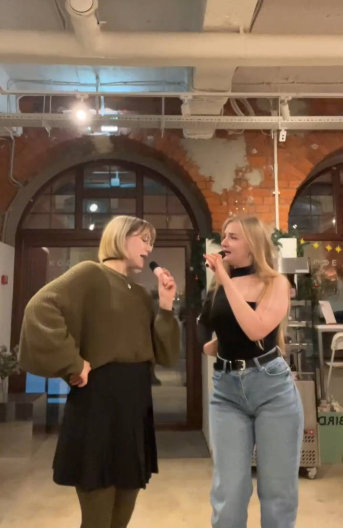 Сначала мы жили в разных городах. Катя в Санкт-Петербурге, я в Самаре, а Лена — в Чебоксарах, общались только на коллах и в переписках | Сетка — социальная сеть от hh.ru