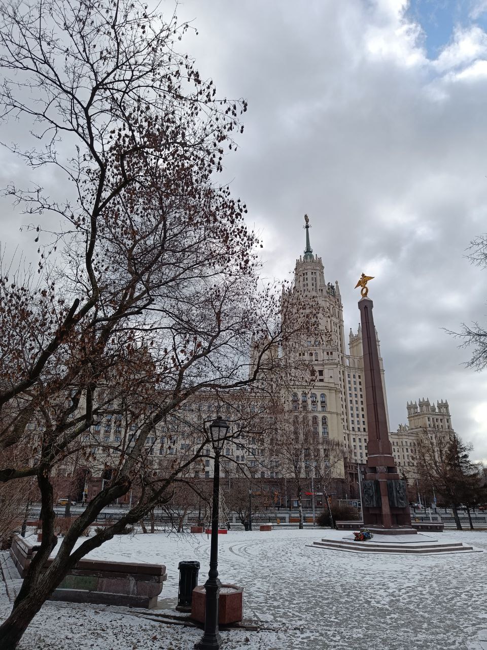 Блин, уже среда что ли. Хочу вести регулярную рубрику #КакДелауВлады и БУДУ, поэтому расскажу вам быстренько че почем:
🔦 т.к | Сетка — социальная сеть от hh.ru