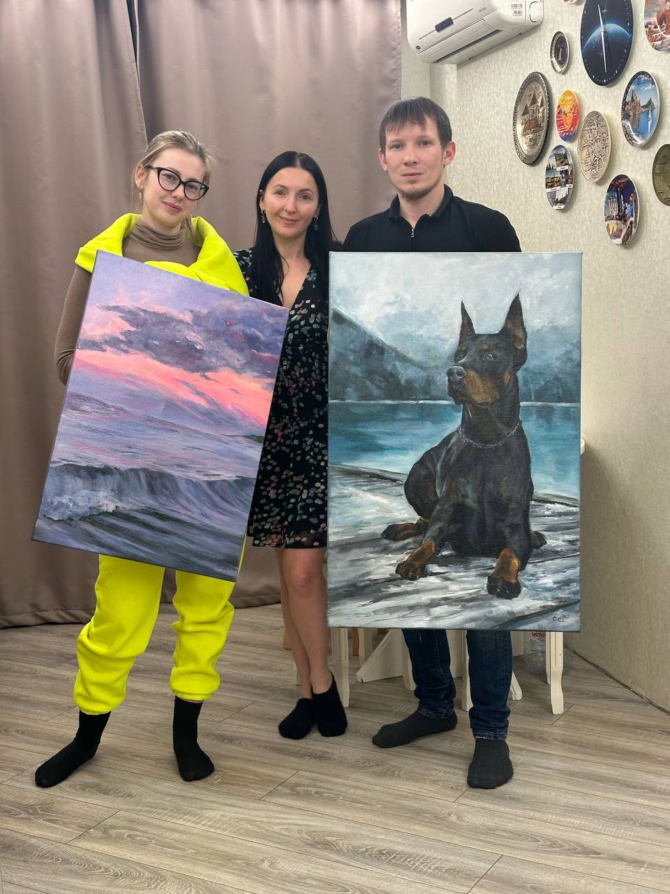 Привет, дорогие! На днях отдала два заказа🖼️🖼️
Расставаться с картинами всегда грустно, но это часть моего дела, которое я очень люблю ♥️👩🏻‍🎨🎨🖼️✨🪄
Для чего дома живопись? А ещё и домашнее животное? Да... | Сетка — социальная сеть от hh.ru