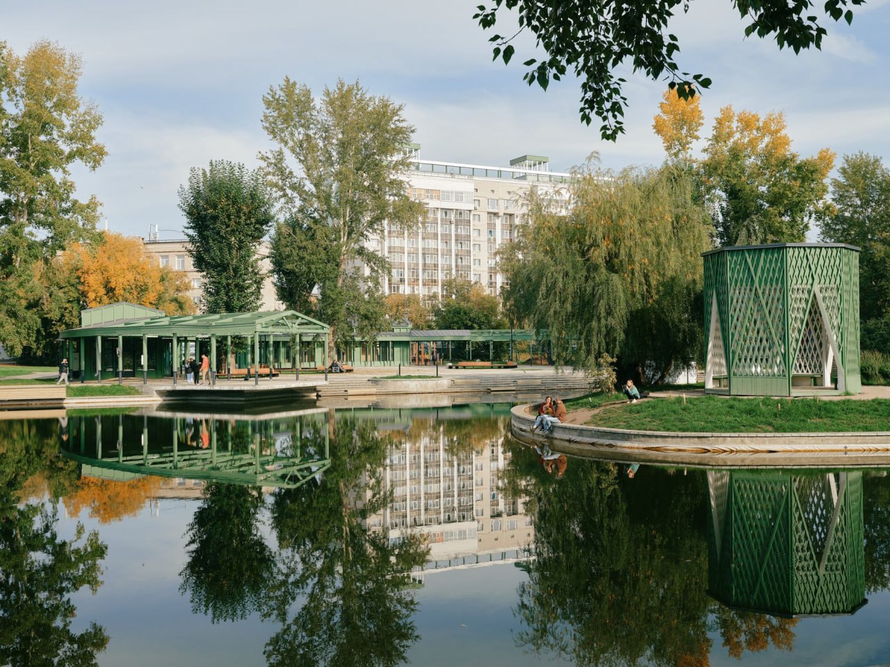 Какой крутой в Баранауле парк сделали. Двухполосная кольцевая дорожка, детские площадки, прокаты, пруды, классическая коллонада, Но особенно эпичен амфитеатр от архитектурного бюро mdva | Сетка — социальная сеть от hh.ru