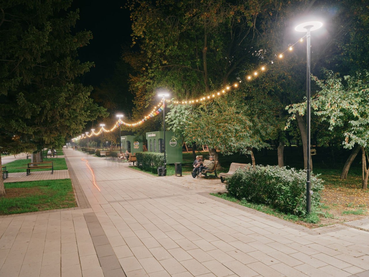 Какой крутой в Баранауле парк сделали. Двухполосная кольцевая дорожка, детские площадки, прокаты, пруды, классическая коллонада, Но особенно эпичен амфитеатр от архитектурного бюро mdva | Сетка — социальная сеть от hh.ru