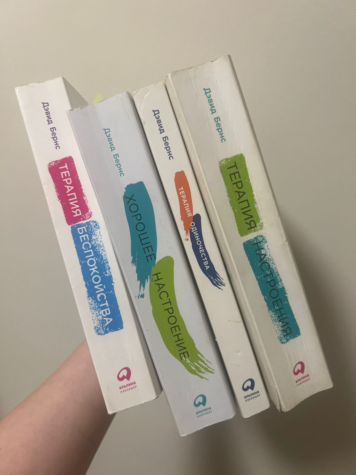 Самая дорогая моя любовь - книги.
Книжки 4, а заплатила около 6 тысяч. 🤡
Но честная рекомендация, оно того стоило | Сетка — социальная сеть от hh.ru