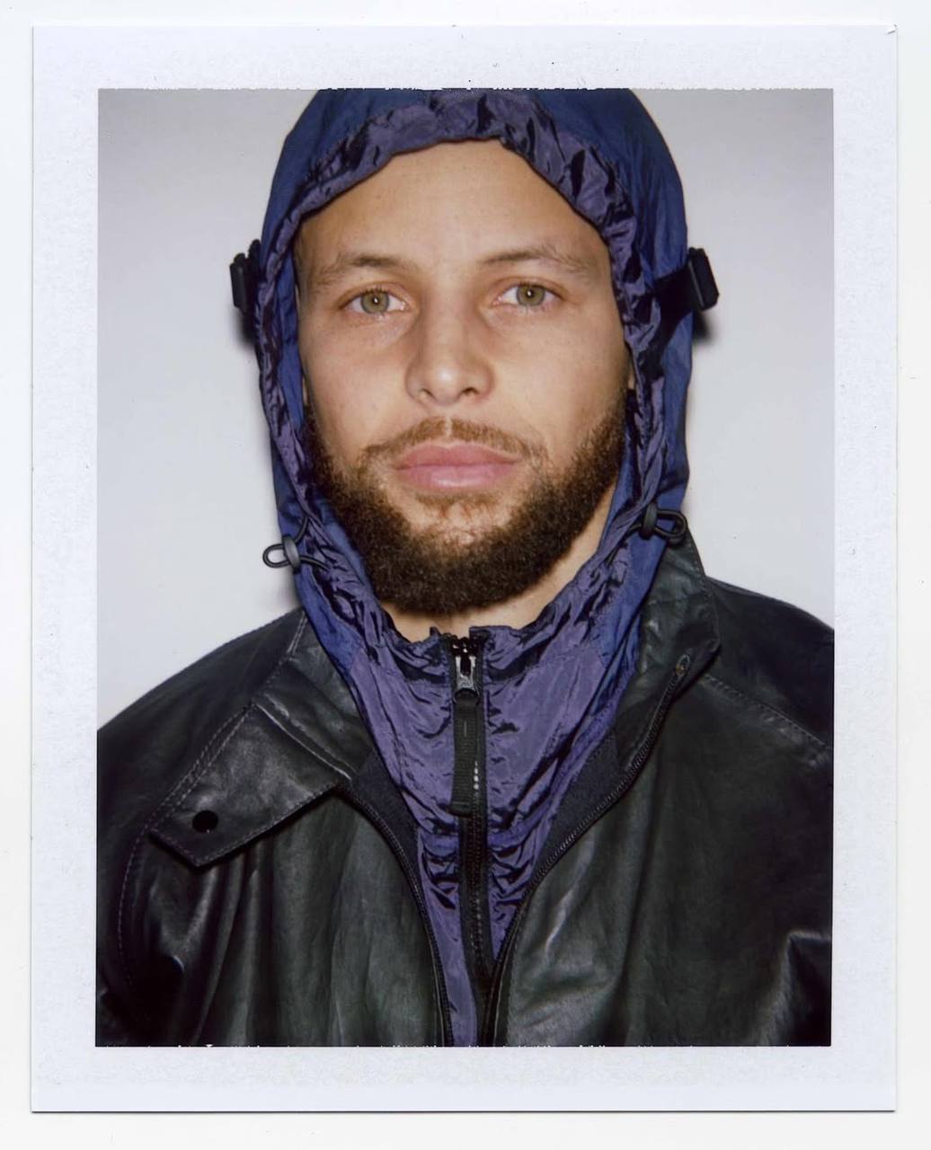 Стеф Карри стал амбассадором Stone Island. Curry Brand (принадлежит Under Armour) и Stone Island вместе выпустили закрытую капсулу одежды, а лицом рекламной кампании стал сам Карри | Сетка — социальная сеть от hh.ru