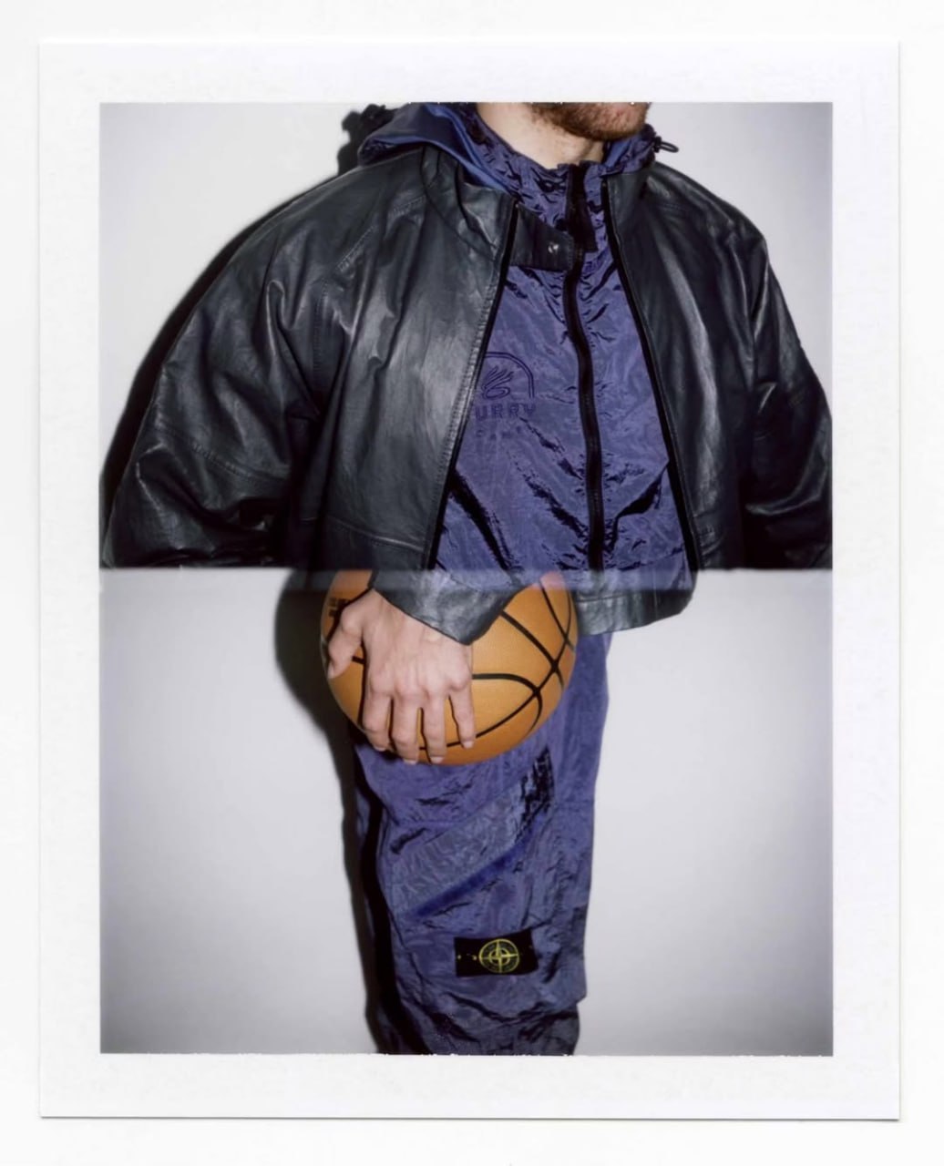 Стеф Карри стал амбассадором Stone Island. Curry Brand (принадлежит Under Armour) и Stone Island вместе выпустили закрытую капсулу одежды, а лицом рекламной кампании стал сам Карри | Сетка — социальная сеть от hh.ru