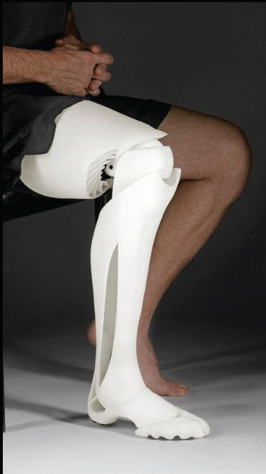 Протезы ног тоже могут быть объектами искусства
Чаще всего такие вещи делаются крайне малым тиражом или остаются концептами, потому что на самом деле большей части людей такая сложная форма не нужна, ... | Сетка — социальная сеть от hh.ru