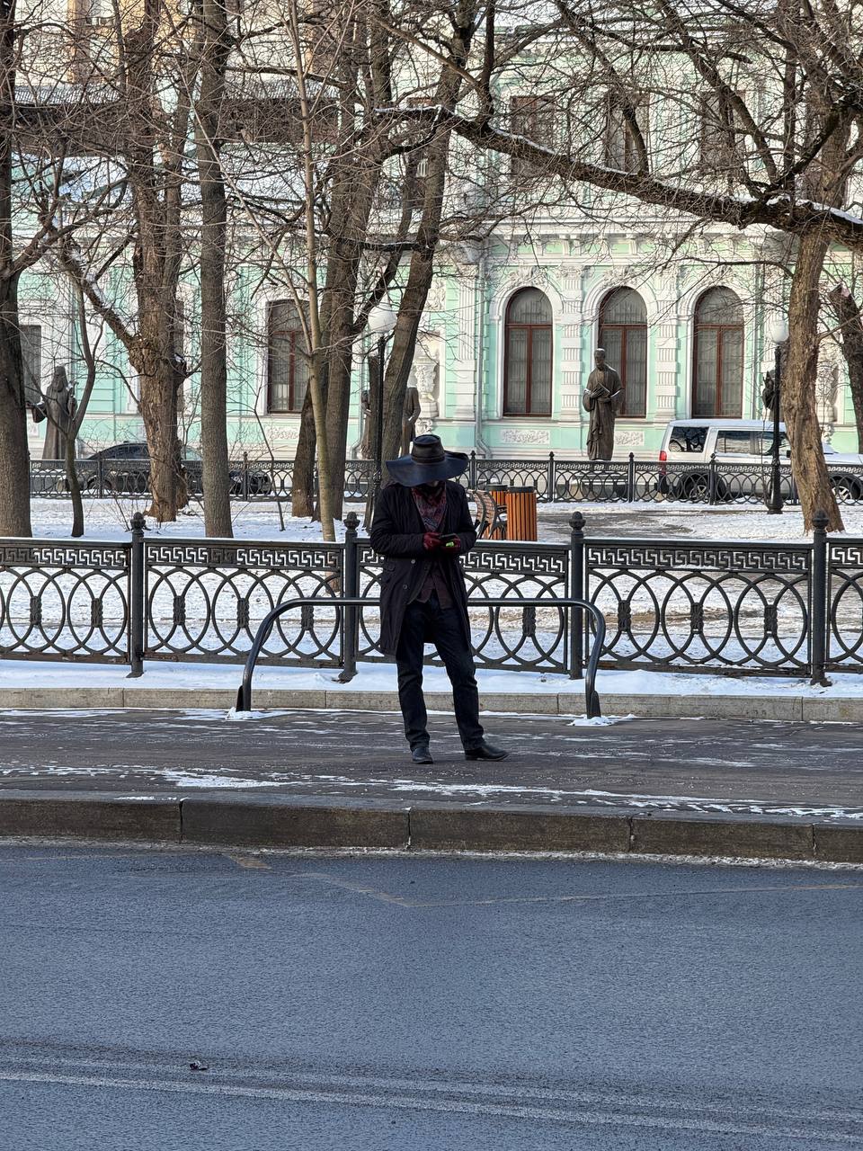 Чувак наверно такой: да, мне определенно идёт именно эта шляпа | Сетка — социальная сеть от hh.ru