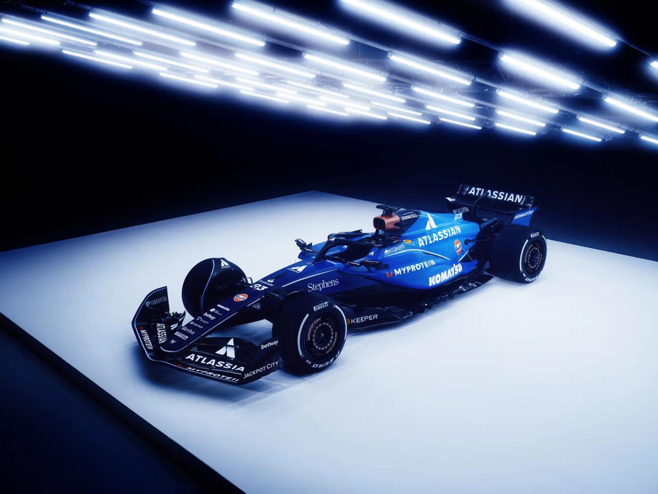 Тут Williams (команда Формулы 1) объявила о новом титульном спонсоре — компании Atlassian.
Это те ребята, которые подсадили нас на Jira, Confluence и кокс (осуждаем) | Сетка — социальная сеть от hh.ru