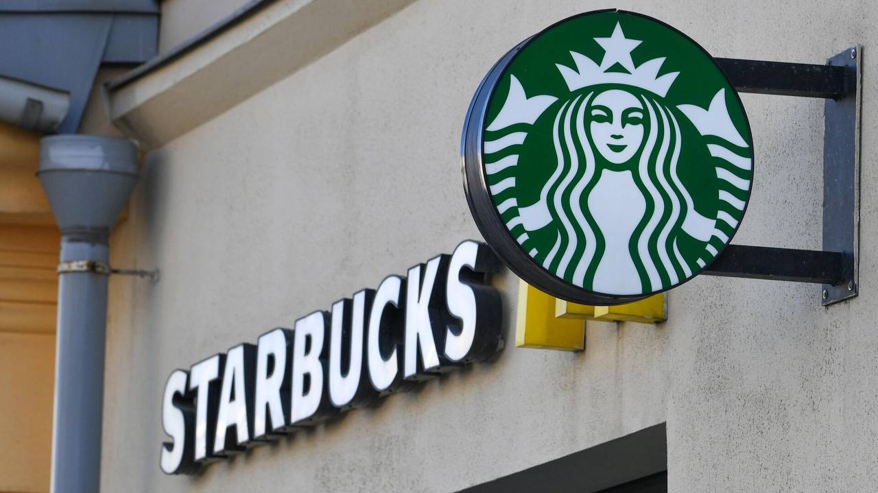 Воу, Starbucks ОЧЕНЬ хочет вернуться в Россию — компания предложила выкупить точки Stars Coffee по всей России за нереальные 24 миллиарда рублей, что в 10 раз больше суммы, за которую сеть продали Тим... | Сетка — социальная сеть от hh.ru