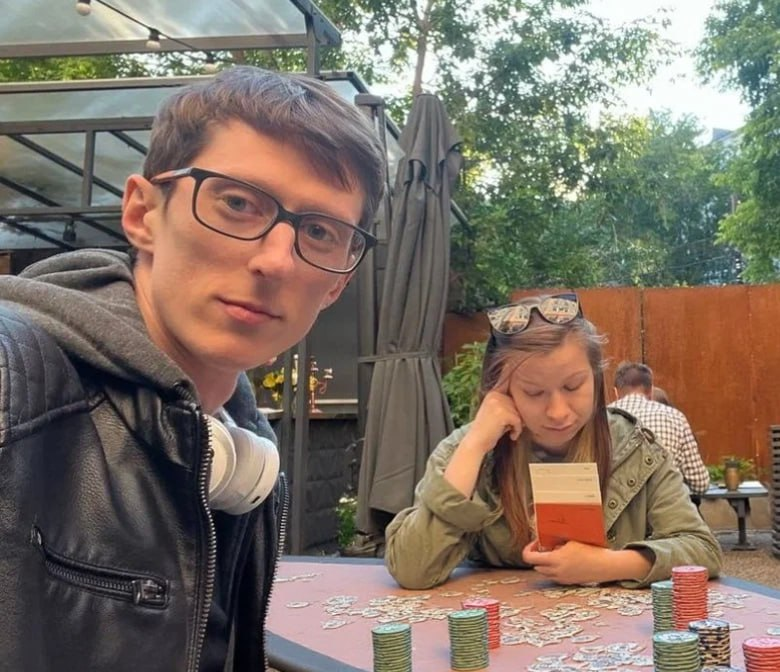 ♠️ Покер и бизнес: игра на хладнокровие и расчёт ♠️
Каждую среду я играю в покер. Это не просто азарт — это тренировка управленческих навыков | Сетка — социальная сеть от hh.ru