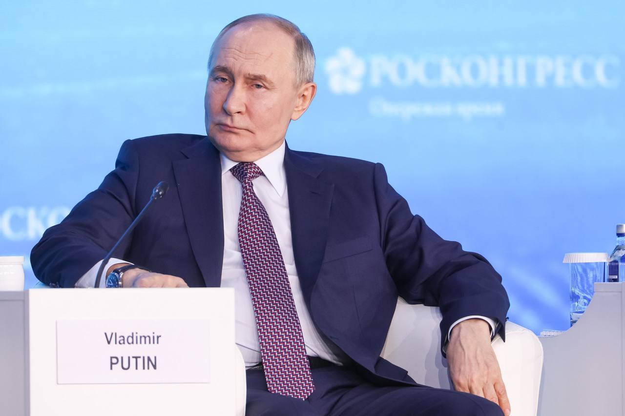 Владимир Путин посетил Форум будущих технологий
В финальный день глава государства выступил на пленарном заседании | Сетка — социальная сеть от hh.ru