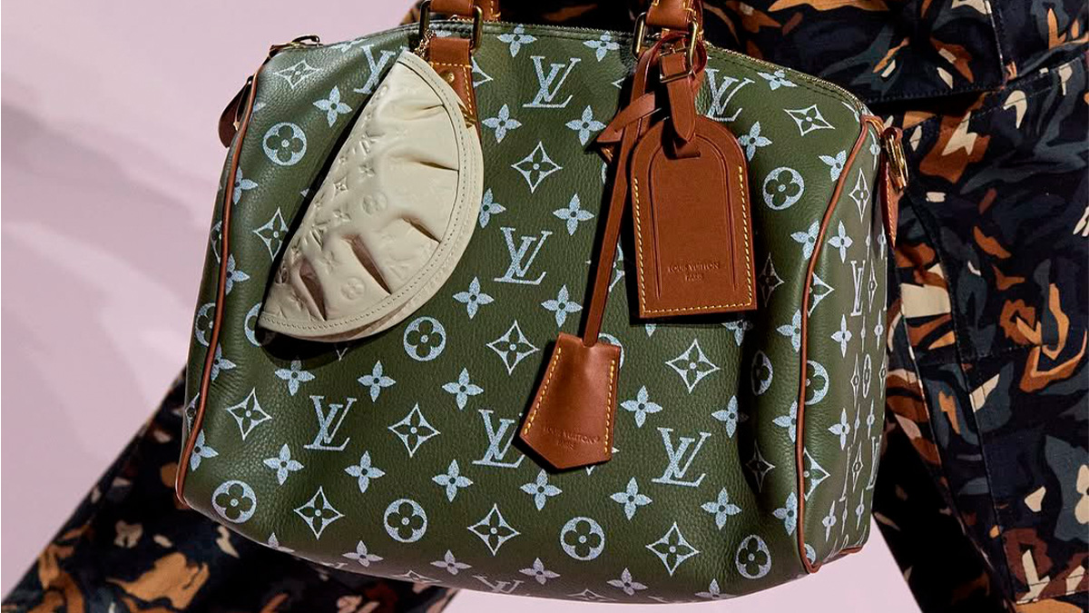 Кто уже в курсе?
Louis Vuitton выпускает серию обвесов и косметичек в форме пельменей «гёдза» 🥟
Но это еще не всё, дуэт Уильямся и Ниго также представил сумку-лобстер с ценой в $18 000 (1 613 254 500 ... | Сетка — социальная сеть от hh.ru