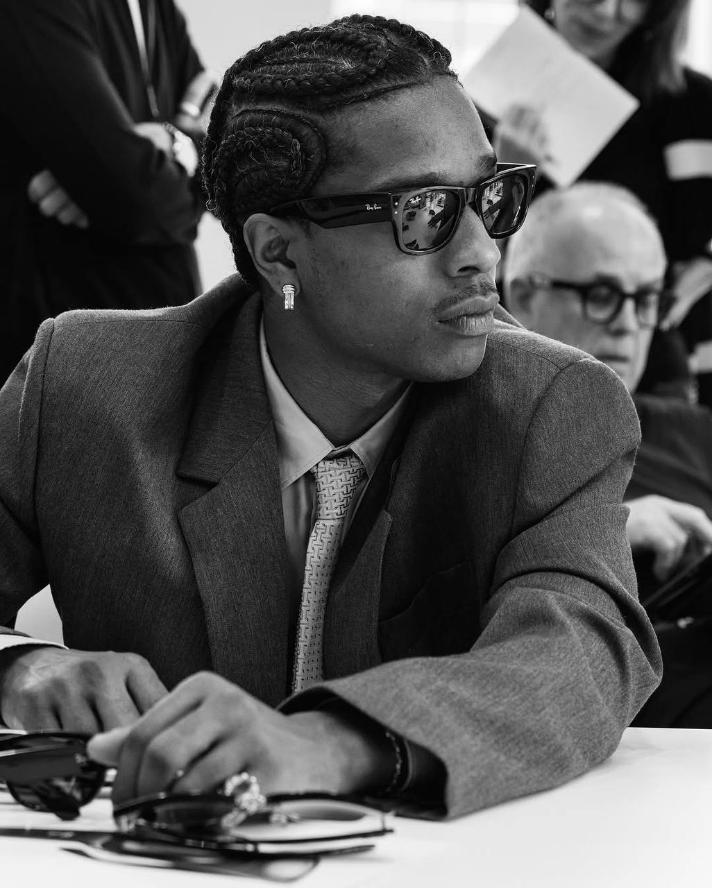 Гении стратегии: Ray Ban объявили первым креативным директором ASAP ROCKY
Если вы не как я и не считаете себя в душе A$AP Murka, то ввожу в контекст | Сетка — социальная сеть от hh.ru