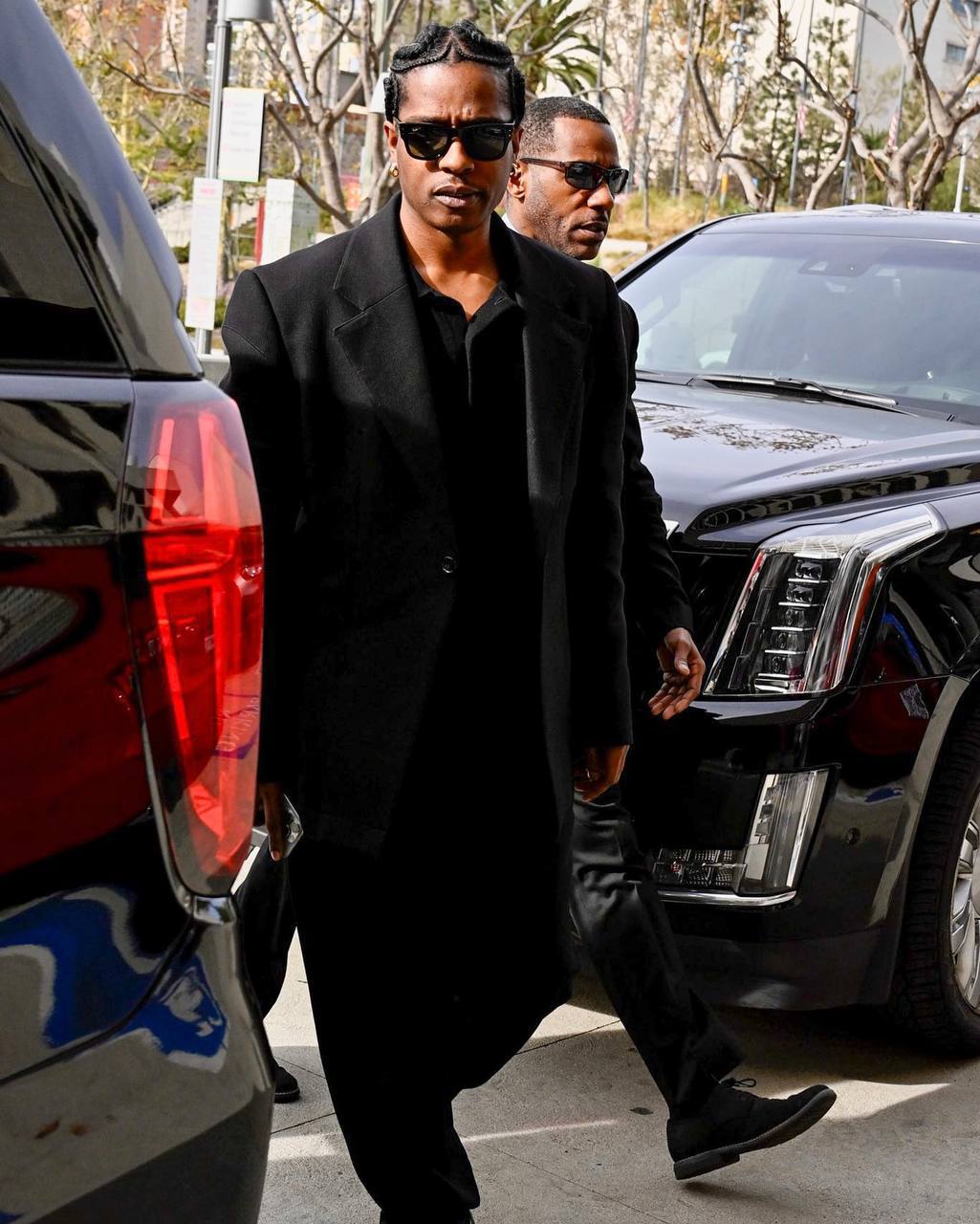 Гении стратегии: Ray Ban объявили первым креативным директором ASAP ROCKY
Если вы не как я и не считаете себя в душе A$AP Murka, то ввожу в контекст | Сетка — социальная сеть от hh.ru