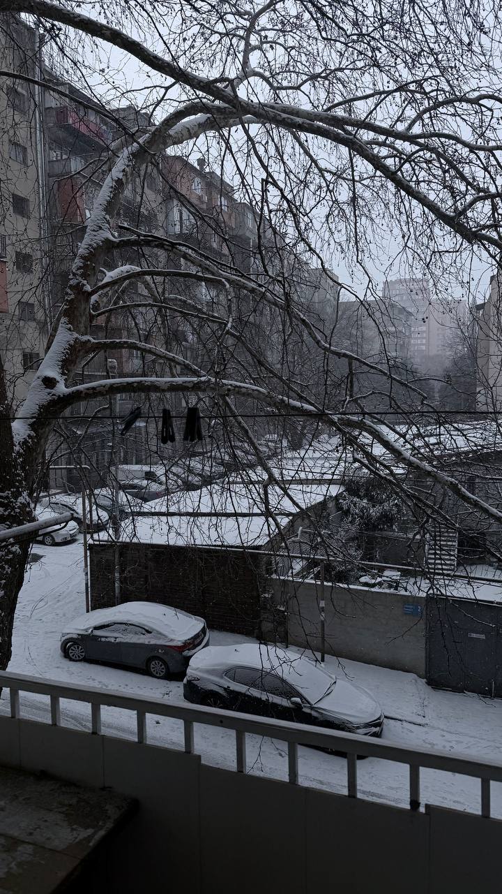 (про теплую страну)
Мы с Сашей, когда были на Новый год в Абу-Даби, спорили, первое ли это мое празднование в «теплой стране» | Сетка — социальная сеть от hh.ru