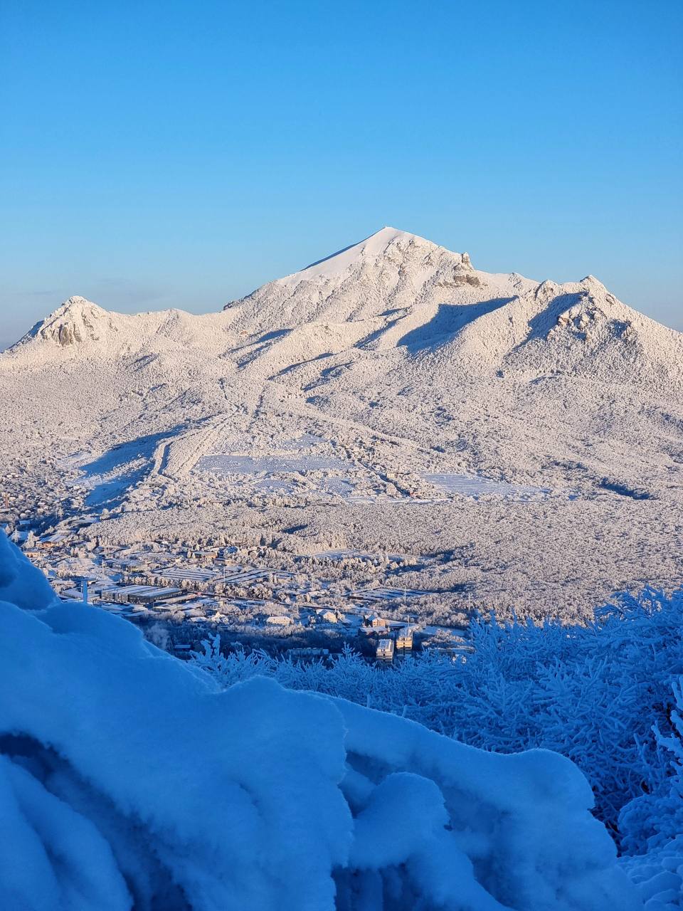Зимние горные пейзажи
Можно разглядеть
Бештау, Змейку, Развалку и Машук.
📸@lidiyalasheva | Сетка — социальная сеть от hh.ru