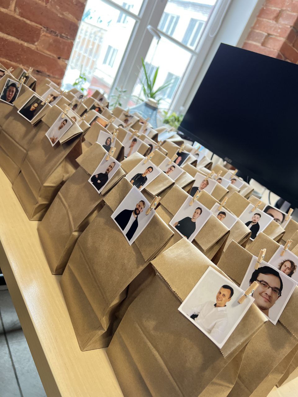 Всех мужчин с Днём Защитника Отечества!
Этот праздник приобретает в последние годы все большее значение, в связи с обстановкой на рубежах Отечества!
Сил, мужества, энергии!
Девушки Синаптика в этом го... | Сетка — социальная сеть от hh.ru