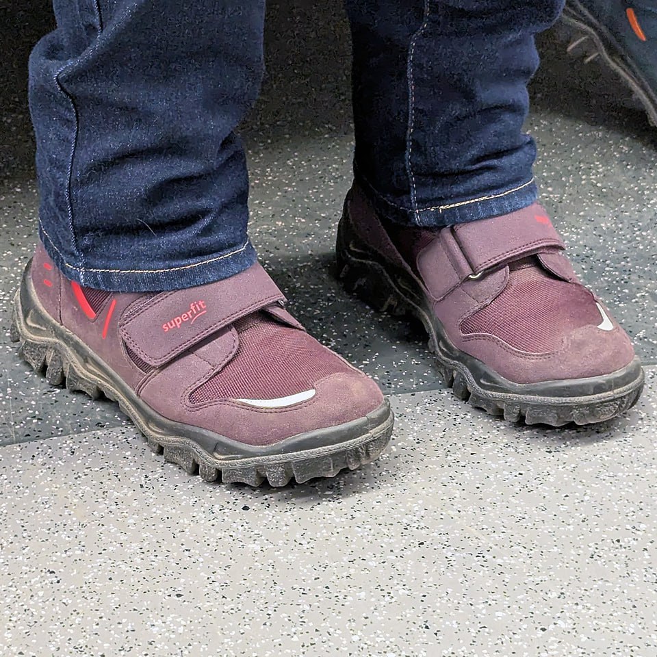 Внешне выглядят, как детские. И поиск дал результат только детских размеров | Сетка — социальная сеть от hh.ru