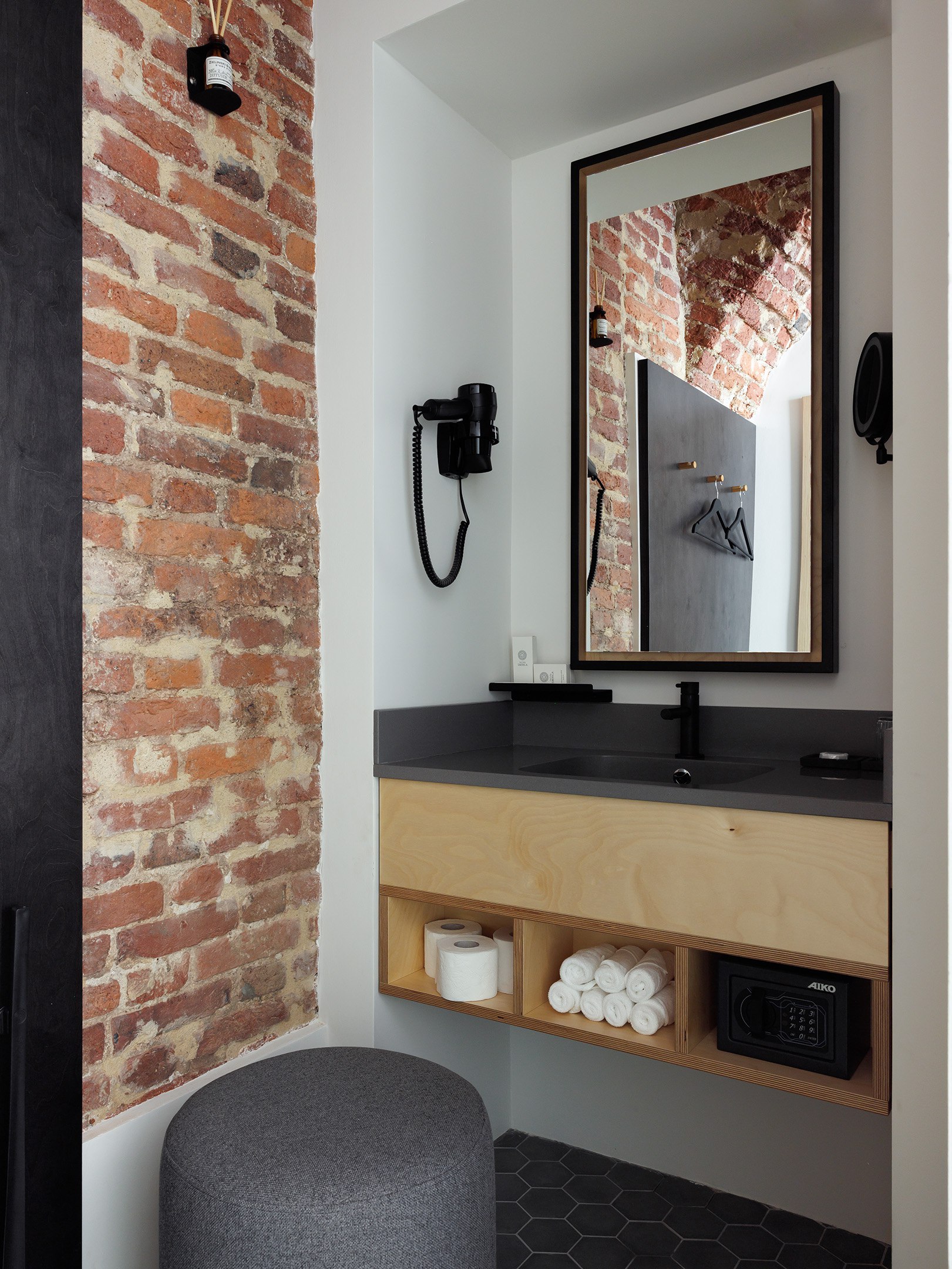 В историческом центре Петербурга, в здании 1770 года постройки открылся необычный мини-отель «Невский Ботик» | Сетка — социальная сеть от hh.ru