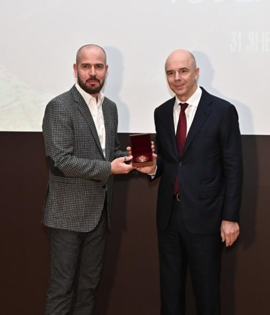 Крымский художник, ювелир, полный кавалер Ордена Карла Фаберже, основатель Ювелирного Дома «Дюльбер» Мехти Исламов удостоен медали «За трудолюбие и искусство» | Сетка — социальная сеть от hh.ru