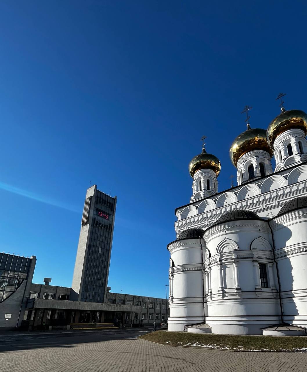 Тверь
Гоняли в Тверь на выходных.
Город долго пытался понять) Какая-то смесь Суздали и Санкт-Петербурга.
Ходили по мостам, ели в местном маке и гуляли по устью реки Волги | Сетка — социальная сеть от hh.ru