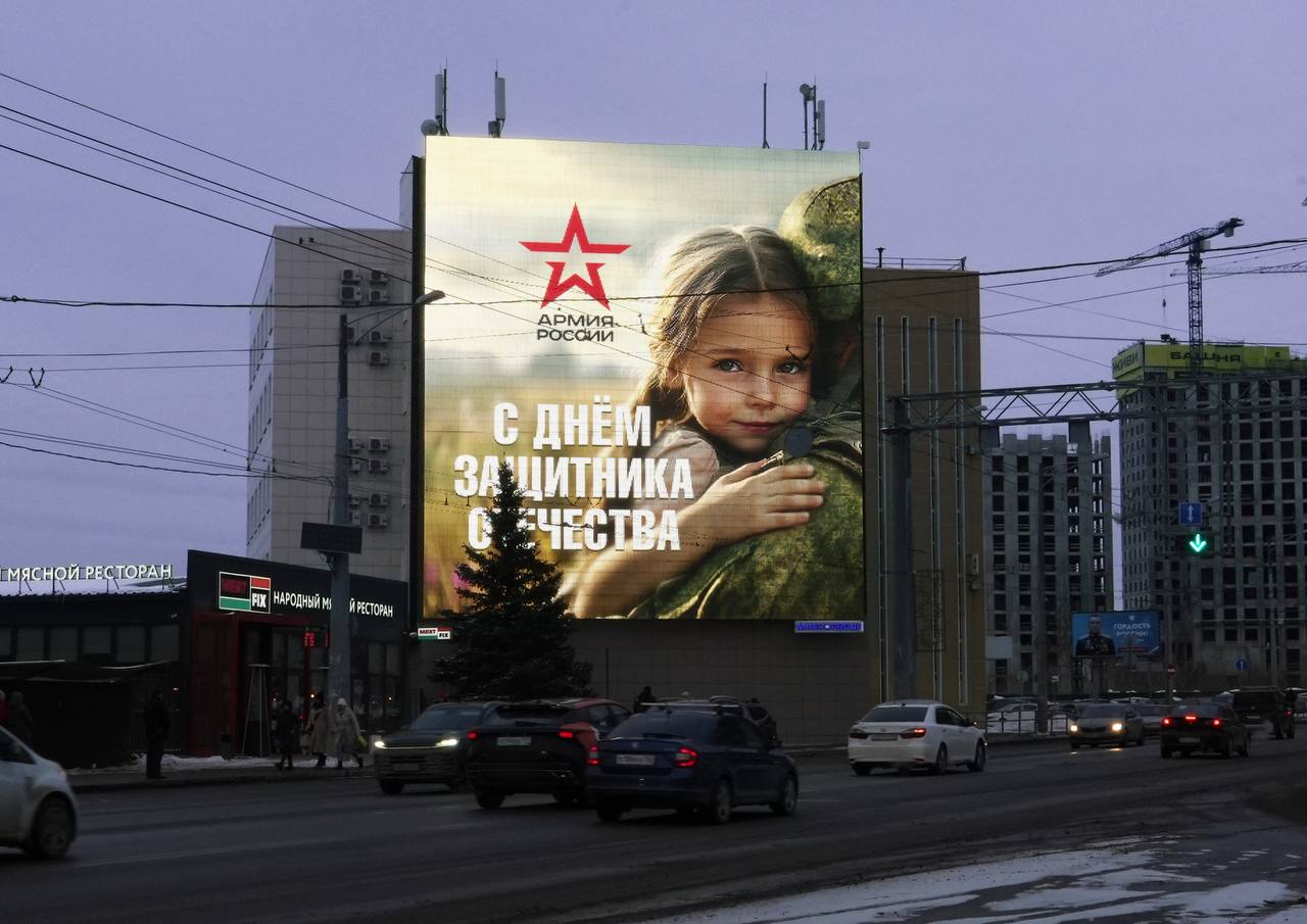 Как наружка поздравила с Днём Защитника Отечества.
Рекламные кампании: Медиахолдинг МАЕР, Прайм и RGB Graphics.
⚡️ | Сетка — социальная сеть от hh.ru